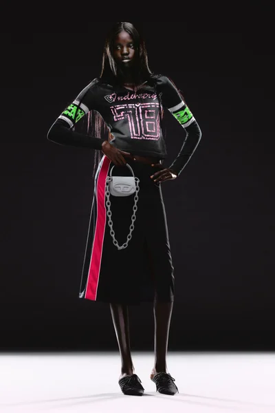 Look 16
